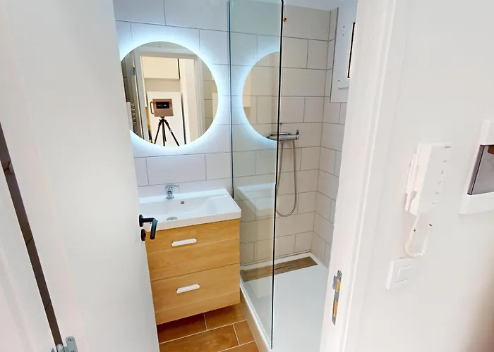 Renove Avec Climatisation Et Wifi En Dernier Etage, Vue A - Fr-1-196-383 Apartment Menton