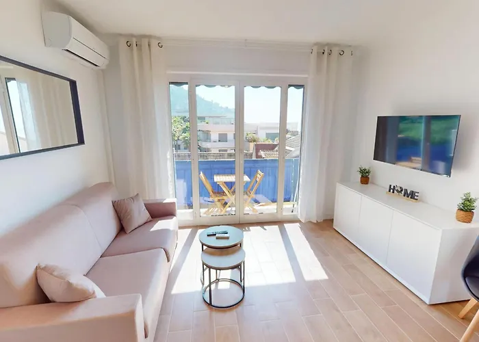 Renove Avec Climatisation Et Wifi En Dernier Etage, Vue A - Fr-1-196-383 Menton