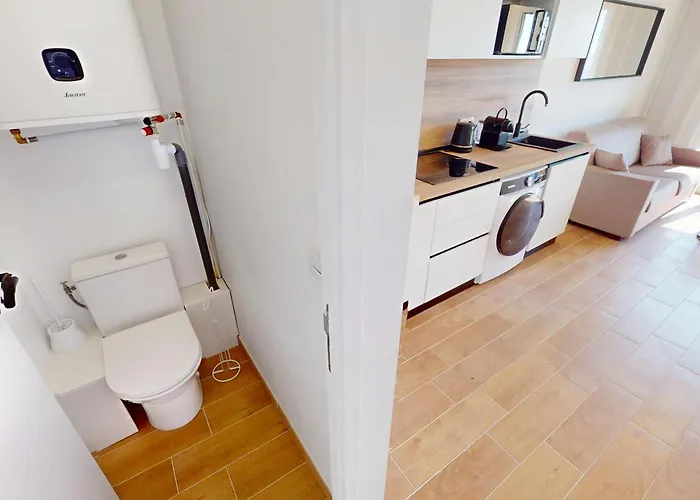 Renove Avec Climatisation Et Wifi En Dernier Etage, Vue A - Fr-1-196-383 Apartment