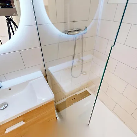 Renove Avec Climatisation Et Wifi En Dernier Etage, Vue A * 芒通