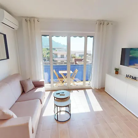 Renove Avec Climatisation Et Wifi En Dernier Etage, Vue A 芒通