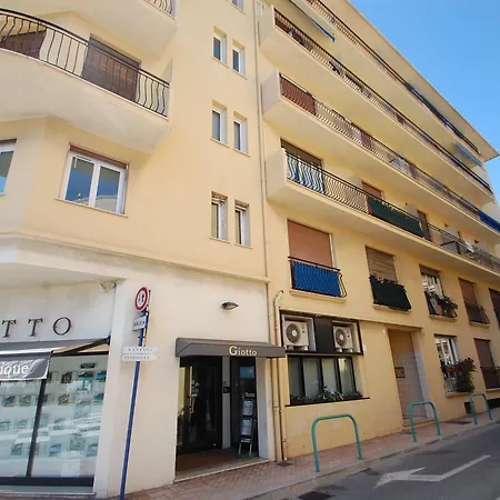 公寓 Renove Avec Climatisation Et Wifi En Dernier Etage, Vue A 芒通